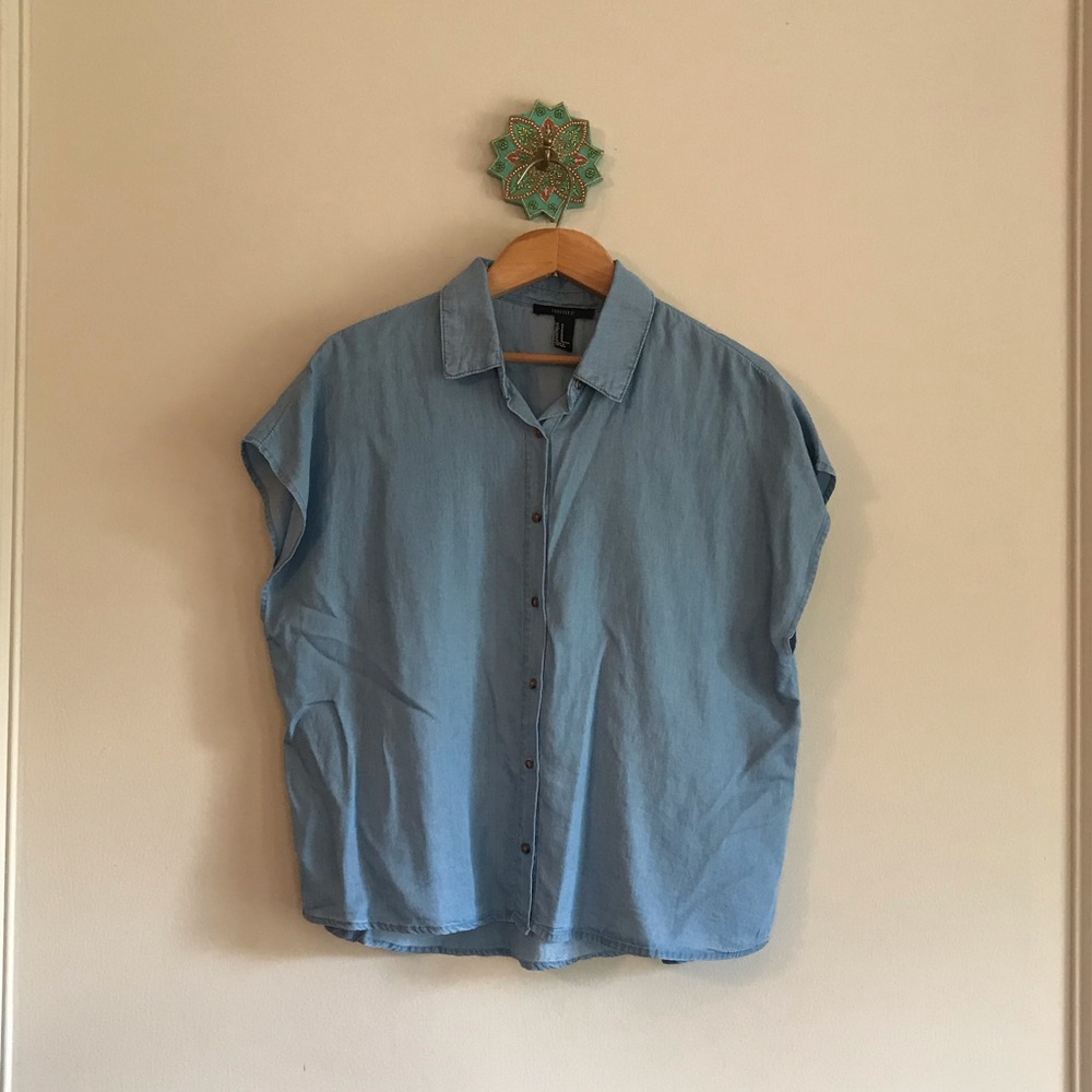 Denim short sleeve button-down shirt, size M